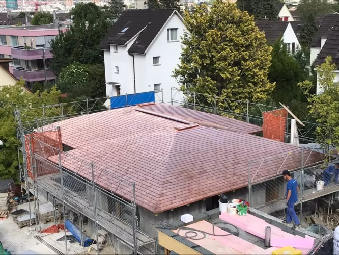 Dach aus Kupferblech-Schindeln